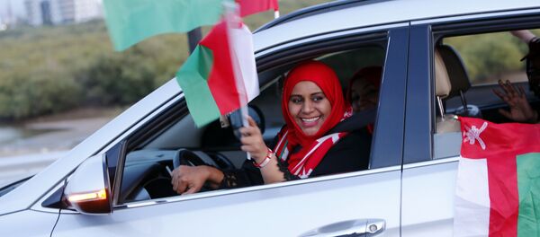 امرأة عمانية تقود السيارة امرأة عمانية تقود السيارة - سبوتنيك عربي