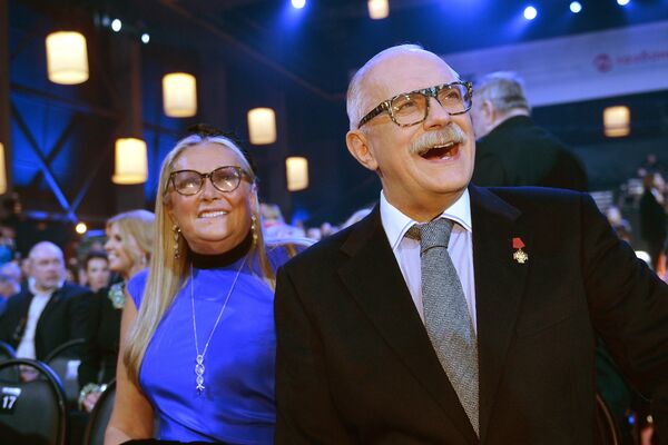 الممثل والمخرج الروسي نيكيتا ميخالكوف وزوجته تاتيانا - سبوتنيك عربي