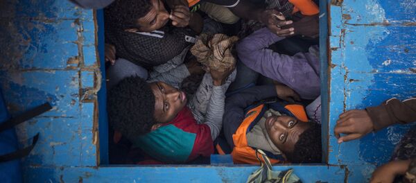 جائزة صورة الصحافة العالمية لعام 2017 (World Press Photo 2017) - فئة تغطية إخبارية للحدث - اسم الصورة الهجرة عبر المتوسط (Mediterranean Migration) - المرتبة الثالثة للمصورماثيو ويلكوكس جائزة صورة الصحافة العالمية لعام 2017 (World Press Photo 2017) - فئة تغطية إخبارية للحدث - اسم الصورة الهجرة عبر المتوسط (Mediterranean Migration) - المرتبة الثالثة للمصورماثيو ويلكوكس - سبوتنيك عربي