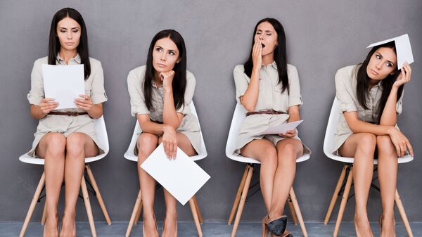 أوضاع جلوس المرأة المختلفة - سبوتنيك عربي