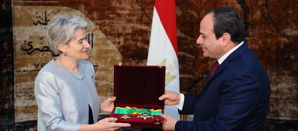 السيسي يمنح بوكوفا وسام الجمهورية السيسي يمنح بوكوفا وسام الجمهورية - سبوتنيك عربي