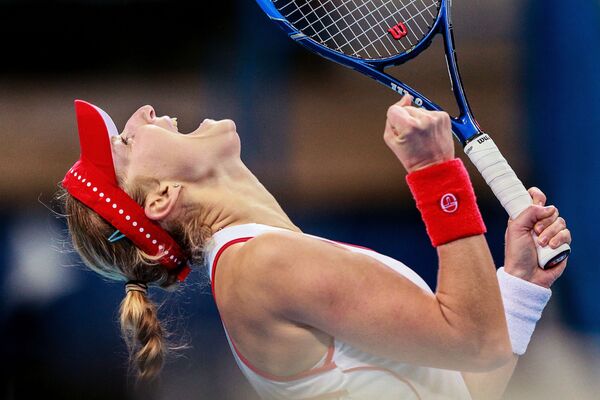 لاعبة التنس الروسية يكاتيرينا ماكاروفا تفرح لفوزها على نظيرتها الصينية في بطولة كأس الفيدرالية - سبوتنيك عربي