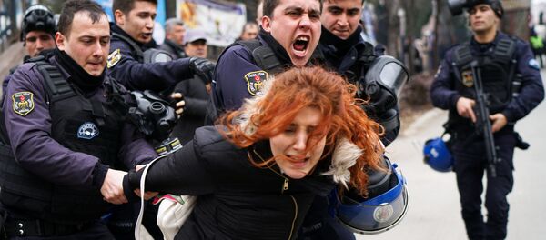 الشرطة التركية تعتقل متظاهرين في أنقرة، تركيا 10 فبراير/ شباط 2017 - سبوتنيك عربي