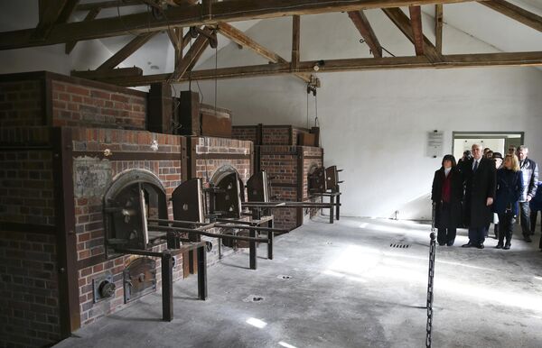 بنس وأسرته في معسكر الاعتقال النازي - سبوتنيك عربي