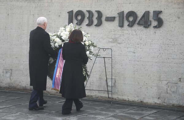 بنس في معسكر الاعتقال - سبوتنيك عربي