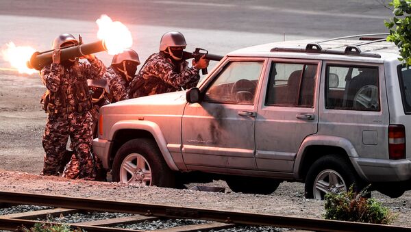 القوات الإماراتية خلال معرض آيدكس الدولي للسلاح والمعدات العسكرية في أبو ظبي، الإمارات العربية المتحدة 19 فبراير/ شباط 2017 - سبوتنيك عربي