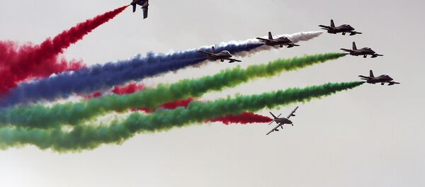 القوات الجوية الإماراتية خلال معرض آيدكس الدولي للسلاح والمعدات العسكرية في أبو ظبي، الإمارات العربية المتحدة 19 فبراير/ شباط 2017 - سبوتنيك عربي