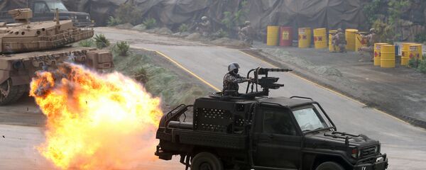 عناصر قوات الجيش الإماراتي خلال معرض آيدكس الدولي للسلاح والمعدات العسكرية في أبو ظبي، الإمارات العربية المتحدة 19 فبراير/ شباط 2017 - سبوتنيك عربي