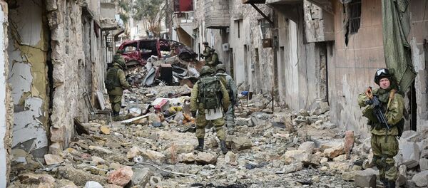 فريق من المهندسين التقنيين الروس لإزالة الألغام، التابع لقوات الجيش الروسية، في مدينة حلب، سوريا - سبوتنيك عربي