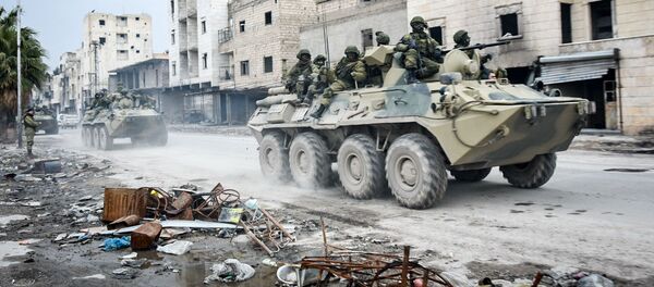 فريق من المهندسين التقنيين الروس لإزالة الألغام، التابع لقوات الجيش الروسية، في مدينة حلب، سوريا - سبوتنيك عربي