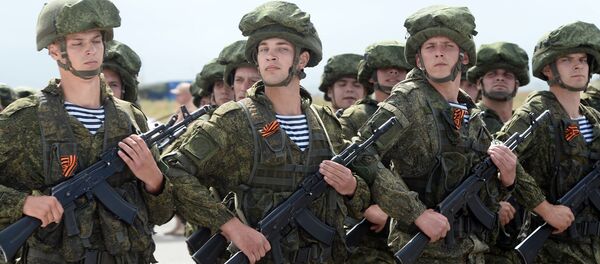 عرض عسكري لقوات الجيش الروسي بمناسبة الذكرى الـ 71 لـ عيد النصر ضد ألمانيا النازية في الحرب الوطني (1941-1945) في القاعدة العسكرية حميميم - سبوتنيك عربي