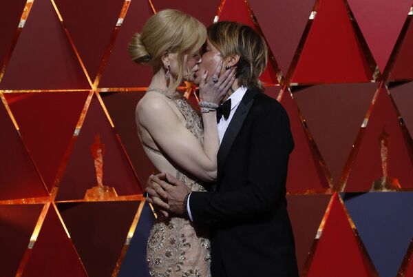 الحفل الـ 89 لتوزيع جوائز الأوسكار في لوس أنجلوس 26 فبراير/ شباط 2017 - الممثلة نيكول كيدمان وزوجها المغني كيث أوربان - سبوتنيك عربي