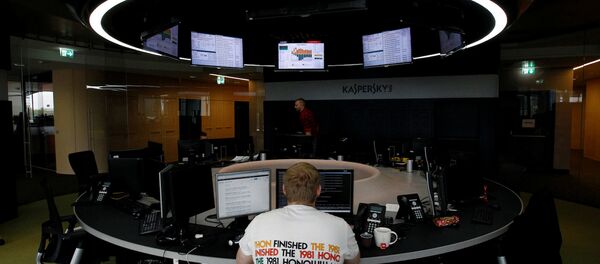 FILE PHOTO: An employee works near screens in the virus lab at the headquarters of Russian cyber security company Kaspersky Labs in Moscow July 29, 2013.  - سبوتنيك عربي
