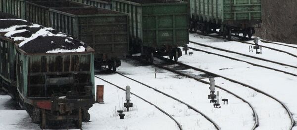 العربات المحمّلة بالفحم في محطة قطارات دونيتسك - سبوتنيك عربي