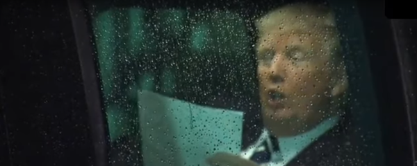 دونالد ترامب وهو يتدرب على خطابه قبل إلقائه أمام الكونغرس - سبوتنيك عربي