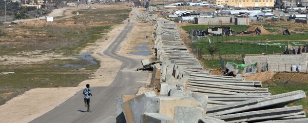 الجدار الفاصل ما بين الحدود الفلسطينية المصرية جنوب قطاع غزة، 2008 - سبوتنيك عربي