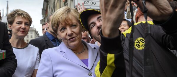 صورة سيلفي مع مستشارة ألمانيا أنجيلا ميركل - سبوتنيك عربي