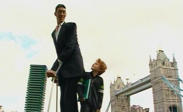 أطول رجل في العالم أطول رجل في العالم - سبوتنيك عربي