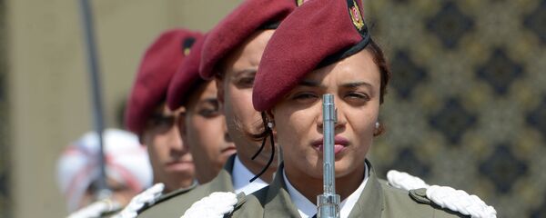 ضابطات تونسيات في خدمة الحرس الرئاسي بقصر الرئيس، تونس 18 مايو/ آيار 2015 - سبوتنيك عربي