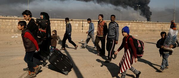 هاربون من جحيم المعارك في الموصل - سبوتنيك عربي