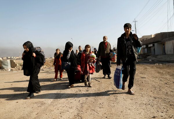 أسر كاملة نازحة من الموصل - سبوتنيك عربي