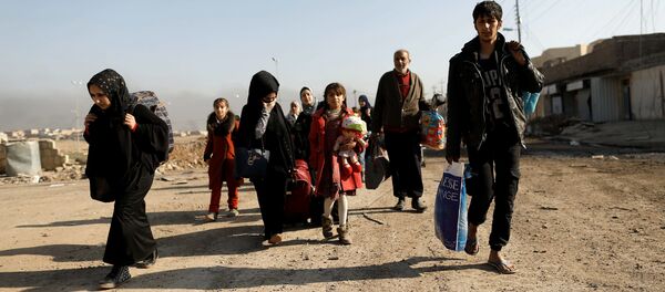 أسر كاملة نازحة من الموصل - سبوتنيك عربي