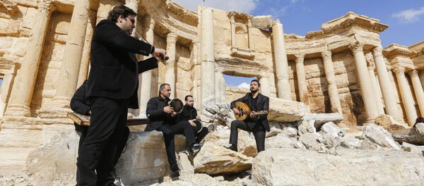 موسيقيون سوريون في مسرح تدمر الأثري بعد تحريره، سوريا 4 مارس/ آذار 2017 - سبوتنيك عربي