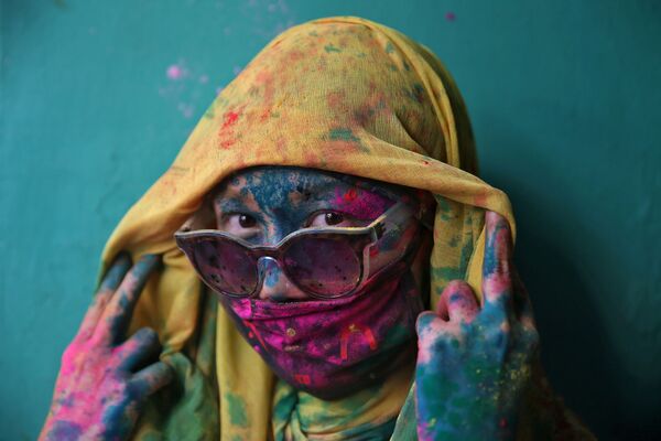 امرأة خلال مهرجان الألوان هولي في الهند، 6 مارس/ آذار 2017 - سبوتنيك عربي