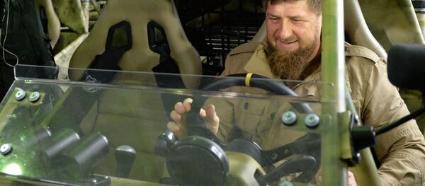 رئيس الجمهورية الشيشانية رمضان قاديروف يتفقد مركبة قتالية تشابورز-م3 (Чаборз - М3 - ذات ثلاثة مقاعد) رئيس الجمهورية الشيشانية رمضان قاديروف يتفقد مركبة قتالية تشابورز-م3 (Чаборз - М3 - ذات ثلاثة مقاعد) - سبوتنيك عربي