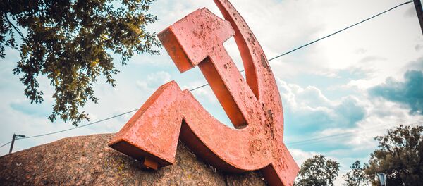 تمثال المنجل والمطرقة - سبوتنيك عربي