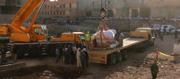 شاحنات الجيش تنقل تمثال رمسيس شاحنات الجيش تنقل تمثال رمسيس - سبوتنيك عربي