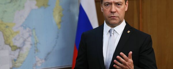 دميتري ميدفيديف على خلفية خريطة روسيا الاتحادية - سبوتنيك عربي