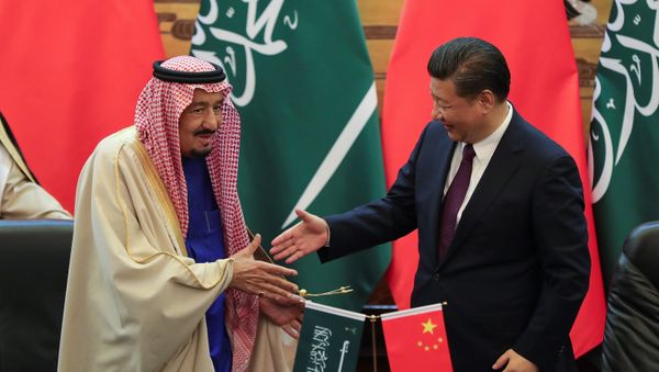الرئيس الصيني والملك سلمان في قاعة الشعب الكبرى الرئيس الصيني والملك سلمان في قاعة الشعب الكبرى - سبوتنيك عربي