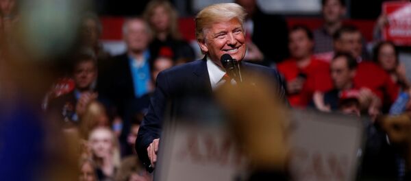 الرئيس الأمريكي دونالد ترامب خلال إلقاء كلمة في ناشفيل، تينيسي، الولايات المتحدة 15 مارس/ آذار 2017 الرئيس الأمريكي دونالد ترامب خلال إلقاء كلمة في ناشفيل، تينيسي، الولايات المتحدة 15 مارس/ آذار 2017 - سبوتنيك عربي