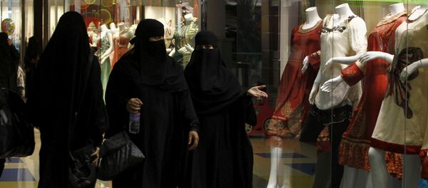 سعوديات يتسوقن في الرياض - سبوتنيك عربي