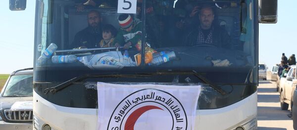 إخلاء السملحين السوريين وعائلاتهم من حمص، سوريا 19 مارس/ آذار 2017 إخلاء السملحين السوريين وعائلاتهم من حمص، سوريا 19 مارس/ آذار 2017 - سبوتنيك عربي