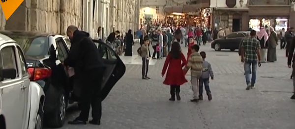 رد سكان دمشق على المسلحين الذين يطلقون قذائف الموت - سبوتنيك عربي