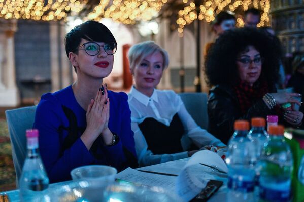 الفتيات اليافعات المشاركات في مسابقة حسناء روسيا الصغيرة لعام 2017 في فندق كورستون هوتيل كلاب بمدينة موسكو - سبوتنيك عربي