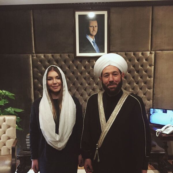 بطلة العالم برفع الأثقال ماريا ناوموفا مع مفتي سوريا - سبوتنيك عربي