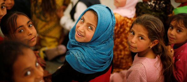 الأطفال العراقيون في مخيمات للاجئين جنوبي الموصل، العراق 29 مارس/ آذار 2017 - سبوتنيك عربي