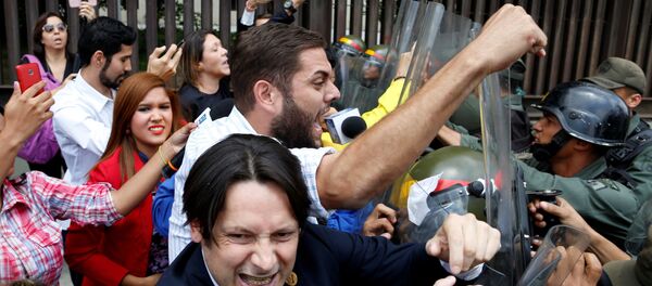 ازمة في فنزويلا بعد قرار المحكمة العليا سحب السلطات التشريعية من البرلمان - سبوتنيك عربي