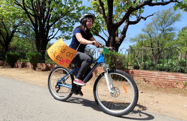 باكستانيات يركبن الدراجات للمطالبة بحقوقهن باكستانيات يركبن الدراجات للمطالبة بحقوقهن - سبوتنيك عربي