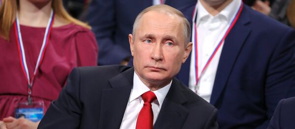 الرئيس الروسي فلاديمير بوتين في مدينة سانت بطرسبورغ، 3 ابريل/ نيسان 2017 - سبوتنيك عربي