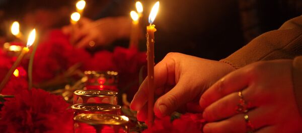 وضع أكاليل الأزهار في موقع الحدث، انفجار مترو في مدينة سانت بطرسبورغ، روسيا وضع أكاليل الأزهار في موقع الحدث، انفجار مترو في مدينة سانت بطرسبورغ، روسيا - سبوتنيك عربي