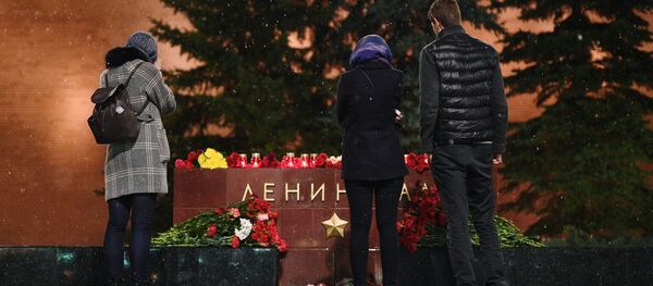 التضامن مع ضحايا انفجار مترو بمدينة سانت بطرسبورغ في موسكو، روسيا - سبوتنيك عربي