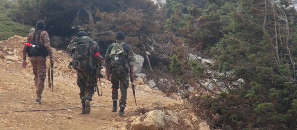 لحظة وصول الجيش السوري برفقة المدنيين إلى بلدة المجدل لحظة وصول الجيش السوري برفقة المدنيين إلى بلدة المجدل - سبوتنيك عربي