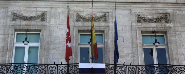 مدريد ترفع علم روسيا تضامنا مع مدينة سان بطرسبورغ - سبوتنيك عربي