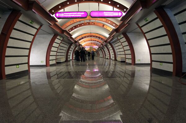 مدخل محطة مترو أوبفودنوي كانال في مدينة سان بطرسبورغ - سبوتنيك عربي