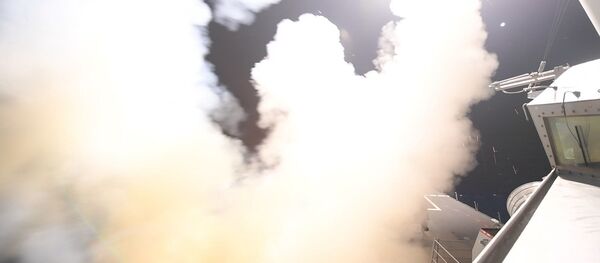 الولايات المتحدة تشن ضربات صاروخية جوية على القاعدة الجوية السورية الشعيرات، 7 ابريل/ نيسان 2017 - سبوتنيك عربي