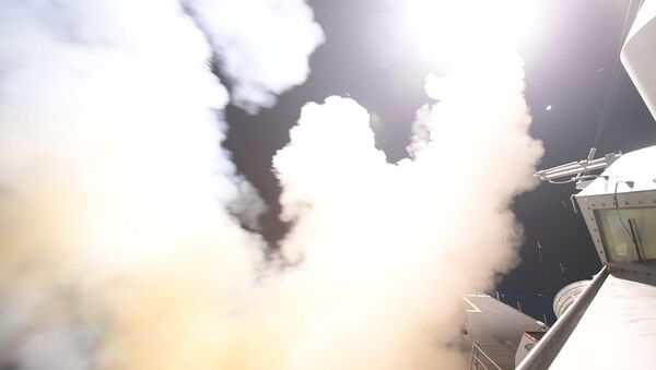 الولايات المتحدة تشن ضربات صاروخية جوية على القاعدة الجوية السورية الشعيرات، 7 ابريل/ نيسان 2017 - سبوتنيك عربي